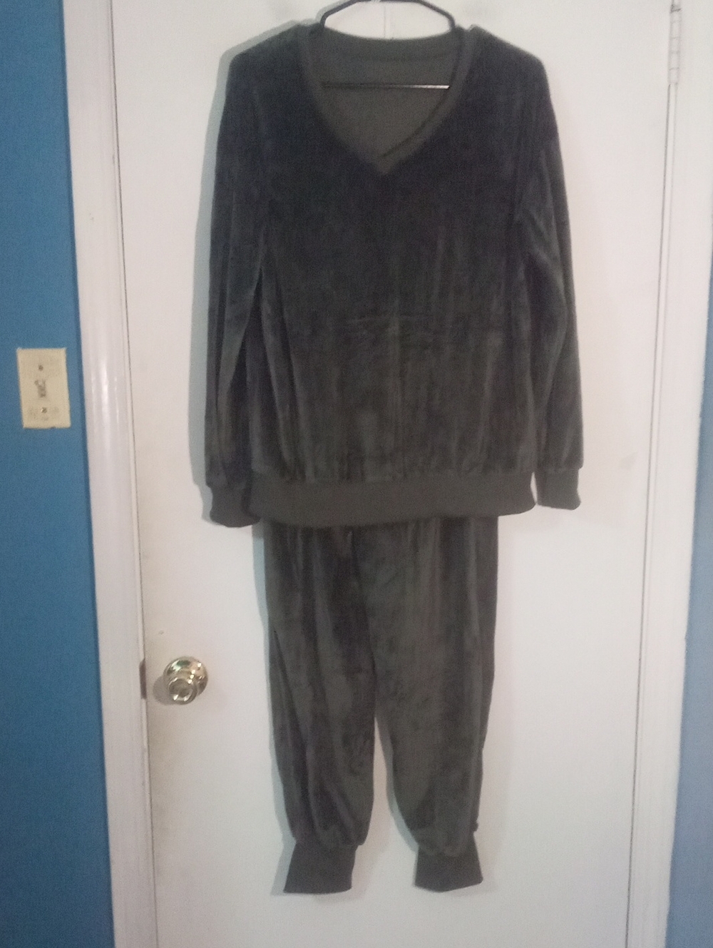 Two Piece Green Velour Set Medium New NWIT Jogger Style Pant & Top
